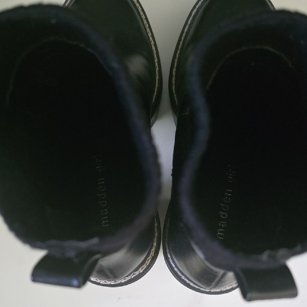 Black Heeled BOOTS - Picture 12 of 13